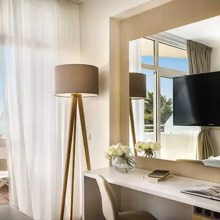 Ξενοδοχείο Remisens Albatros 4*