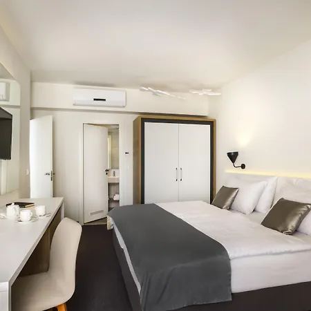 Remisens Albatros Ξενοδοχείο 4*