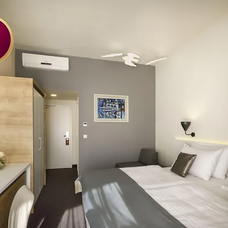 Remisens Albatros Szálloda 4*