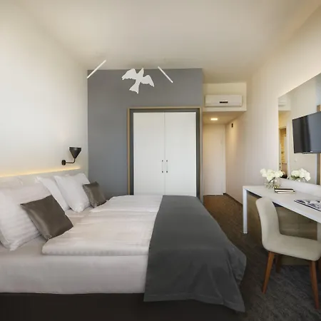 Remisens Albatros מלון